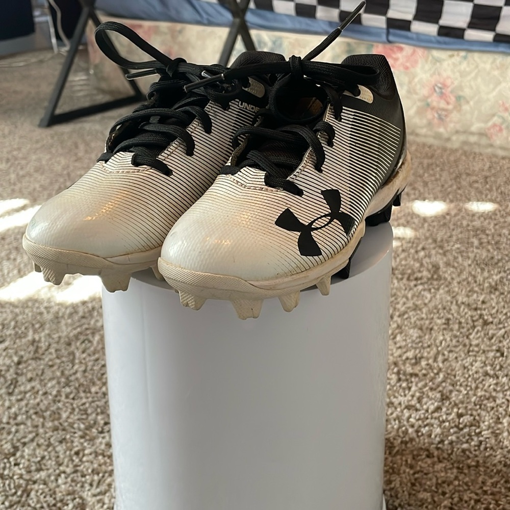 Kids size 12 under armor cleats